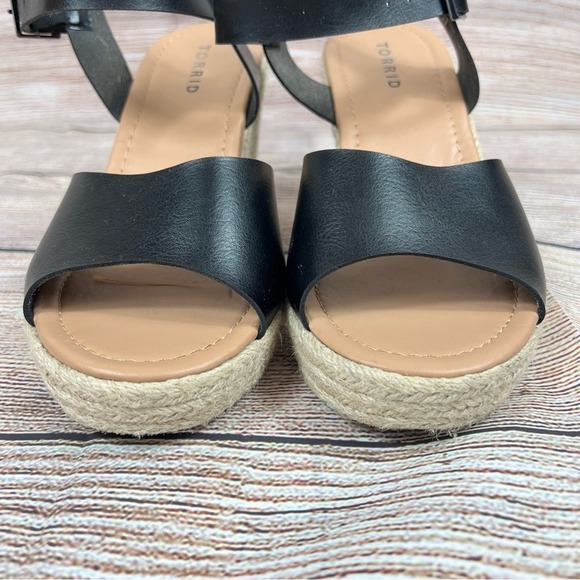 Torrid Raffia Black Faux Leather Open Toed Wrapped Wedge Sandal Size 8.5 - Picture 3 of 12